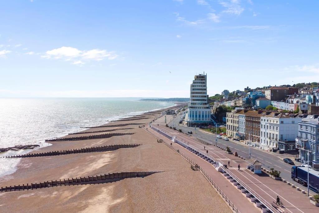 Luxurious Victorian, A Few Minutes From The Beach - Sleeps 2 Adults And Up To 3 Children Apartment St Leonards-on-Sea Екстериор снимка
