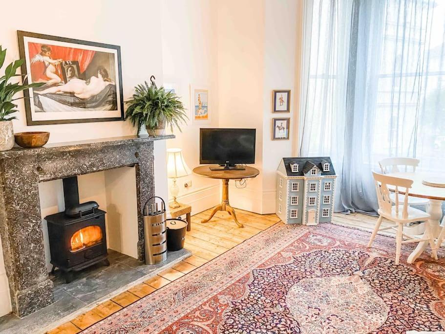 Luxurious Victorian, A Few Minutes From The Beach - Sleeps 2 Adults And Up To 3 Children Apartment St Leonards-on-Sea Екстериор снимка