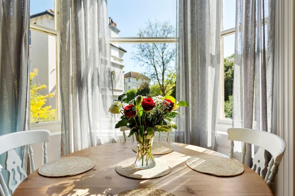 Luxurious Victorian, A Few Minutes From The Beach - Sleeps 2 Adults And Up To 3 Children Apartment St Leonards-on-Sea Екстериор снимка