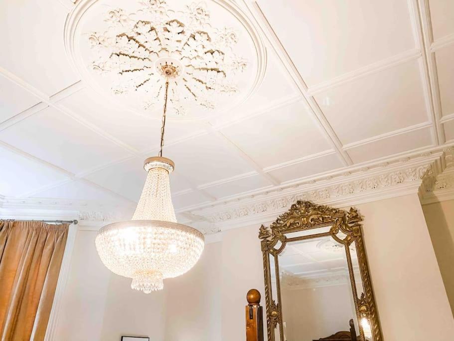 Luxurious Victorian, A Few Minutes From The Beach - Sleeps 2 Adults And Up To 3 Children Apartment St Leonards-on-Sea Екстериор снимка