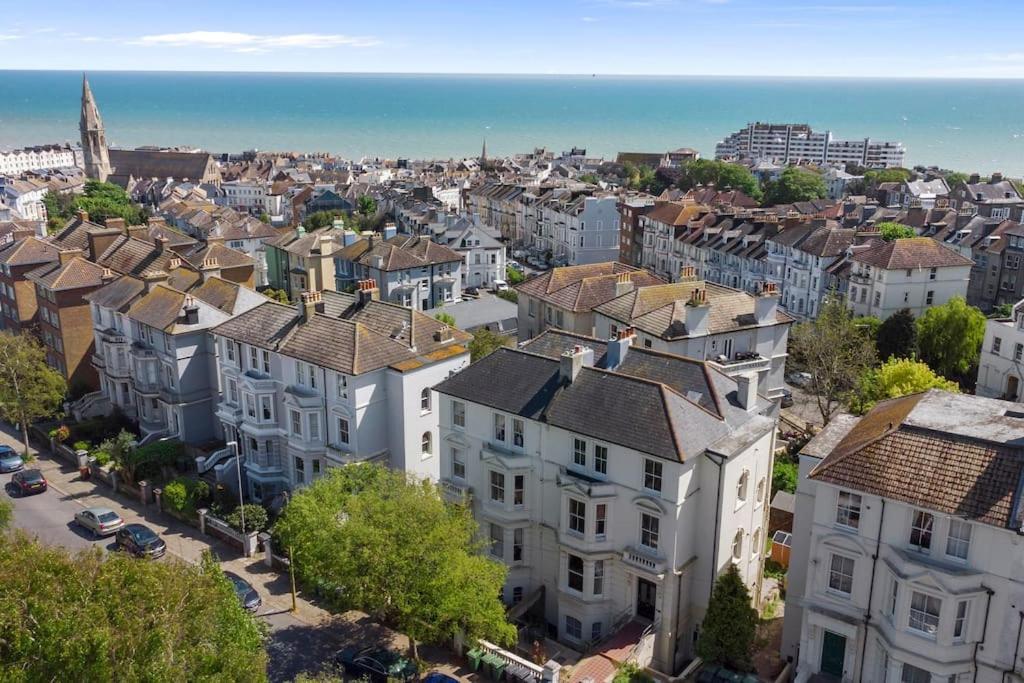Luxurious Victorian, A Few Minutes From The Beach - Sleeps 2 Adults And Up To 3 Children Apartment St Leonards-on-Sea Екстериор снимка