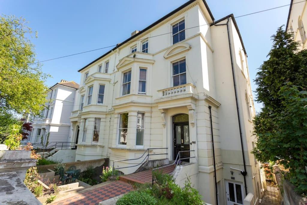 Luxurious Victorian, A Few Minutes From The Beach - Sleeps 2 Adults And Up To 3 Children Apartment St Leonards-on-Sea Екстериор снимка