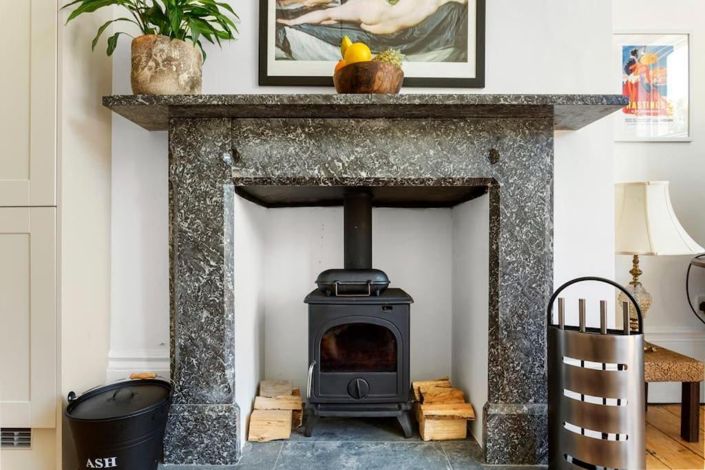 Luxurious Victorian, A Few Minutes From The Beach - Sleeps 2 Adults And Up To 3 Children Apartment St Leonards-on-Sea Екстериор снимка