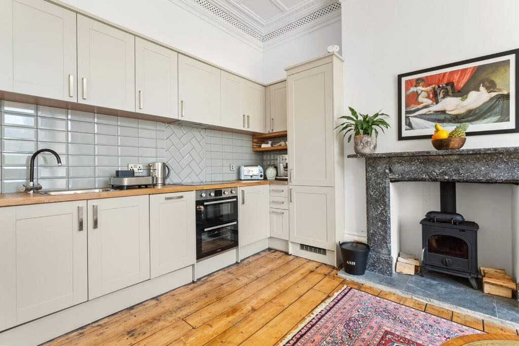 Luxurious Victorian, A Few Minutes From The Beach - Sleeps 2 Adults And Up To 3 Children Apartment St Leonards-on-Sea Екстериор снимка