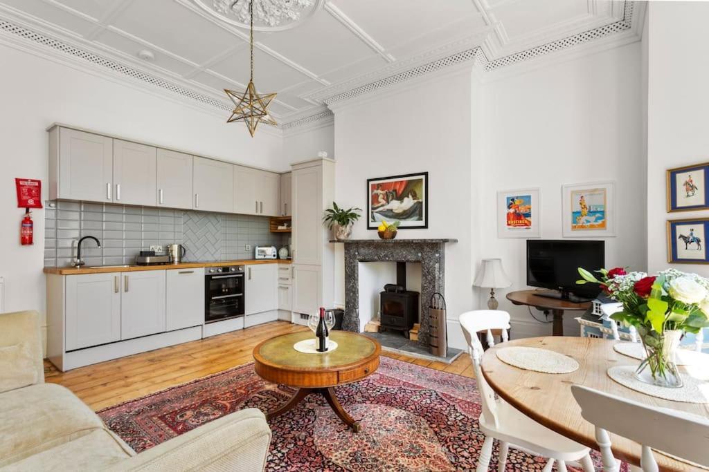 Luxurious Victorian, A Few Minutes From The Beach - Sleeps 2 Adults And Up To 3 Children Apartment St Leonards-on-Sea Екстериор снимка